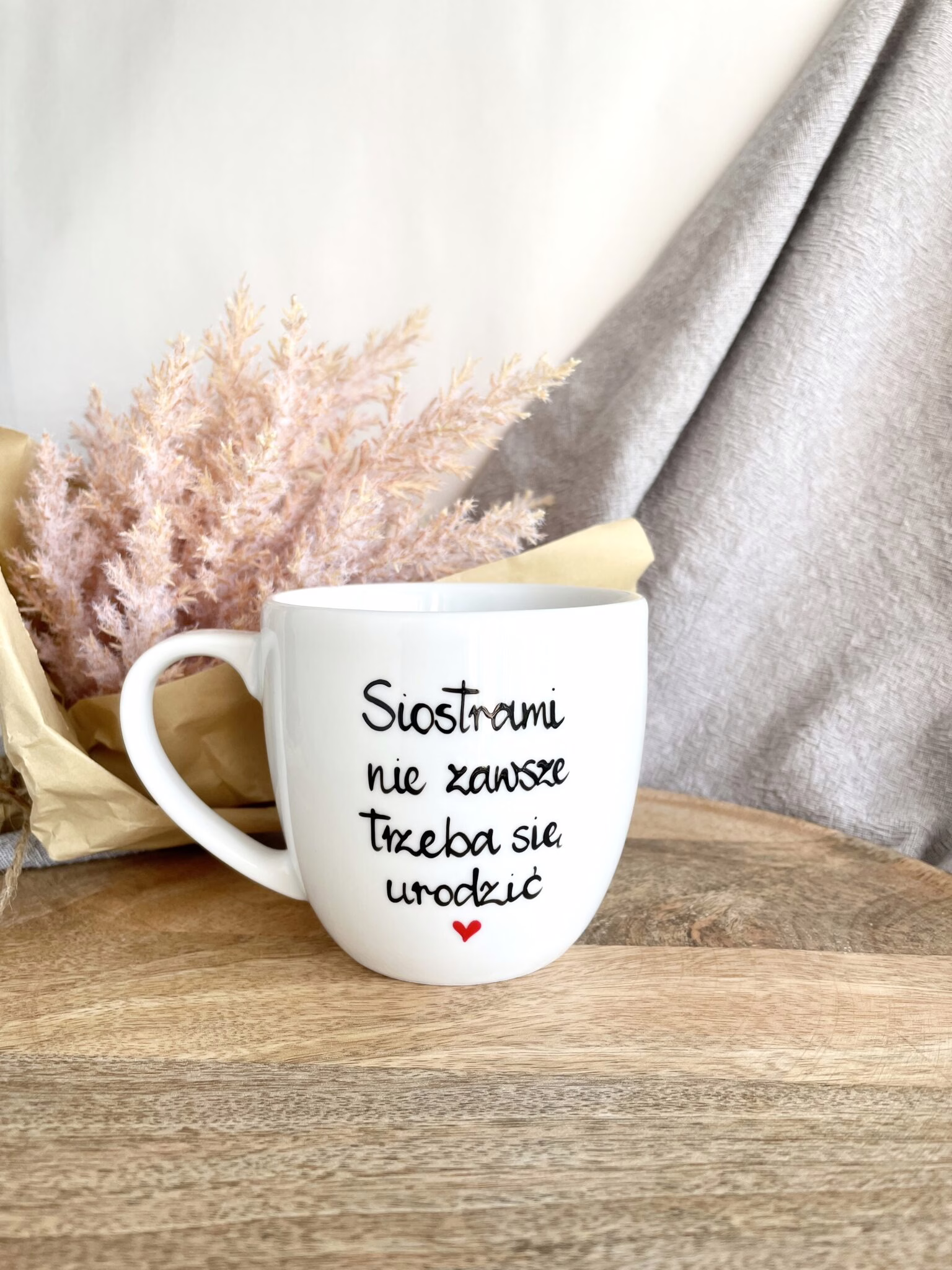 Kubek Siostrami nie zawsze trzeba się urodzić 300 ml – ręcznie zdobiona porcelana Kika Handmade Kubek Siostrami nie zawsze trzeba się urodzić 300 ml – ręcznie zdobiona porcelana Kika Handmade