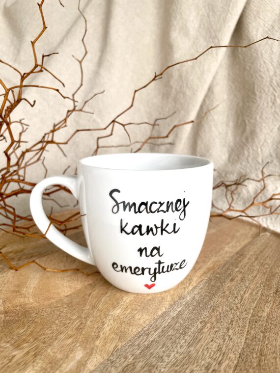 Kubek Smacznej kawki na emeryturze 300 ml – ręcznie zdobiona porcelana Kika Handmade