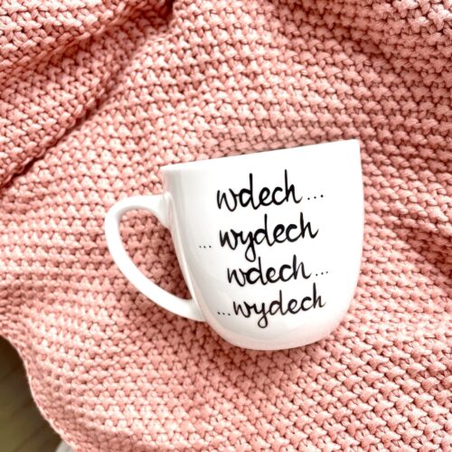 Kubek Wdech, wydech 300 ml – ręcznie zdobiona porcelana Kika Handmade