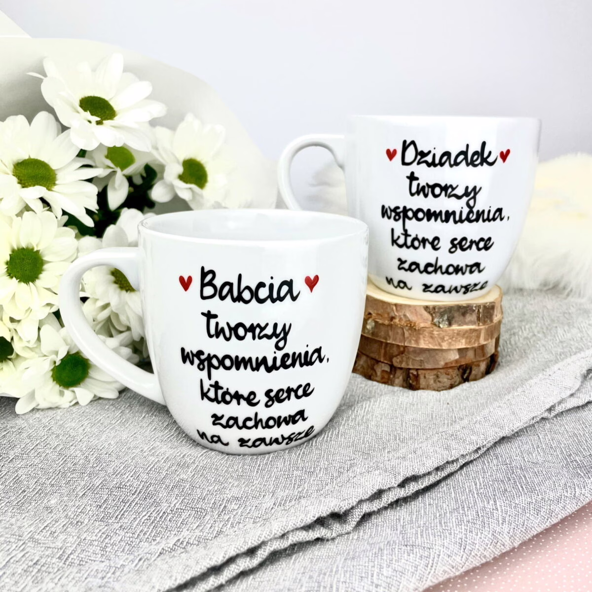 Kubek Babcia tworzy wspomnienia 300 ml – ręcznie zdobiona porcelana Kika Handmade Kubek Babcia tworzy wspomnienia 300 ml – ręcznie zdobiona porcelana Kika Handmade