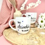Kubek Taki Dziadek to skarb 300 ml – ręcznie zdobiona porcelana Kika Handmade