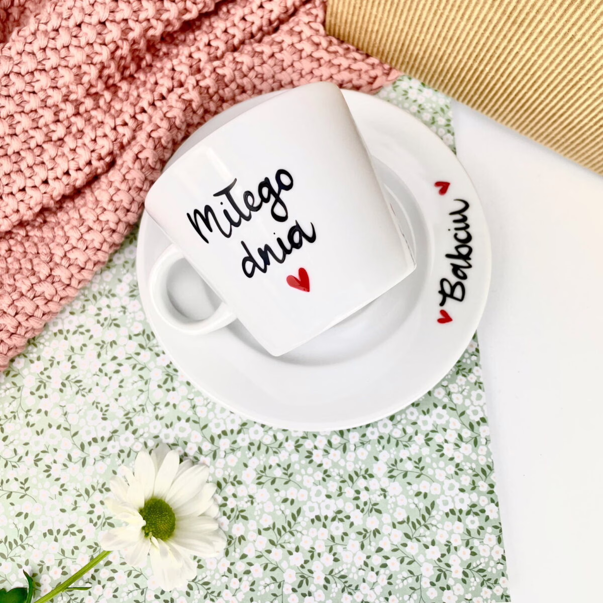 Filiżanka Miłego dnia Babciu – ręcznie zdobiona porcelana Kika Handmade Filiżanka Miłego dnia Babciu – ręcznie zdobiona porcelana Kika Handmade