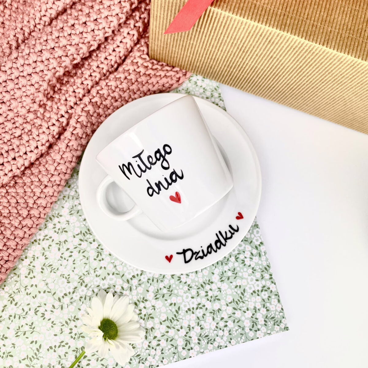 Filiżanka Miłego dnia Dziadku – ręcznie zdobiona porcelana Kika Handmade Filiżanka Miłego dnia Dziadku – ręcznie zdobiona porcelana Kika Handmade