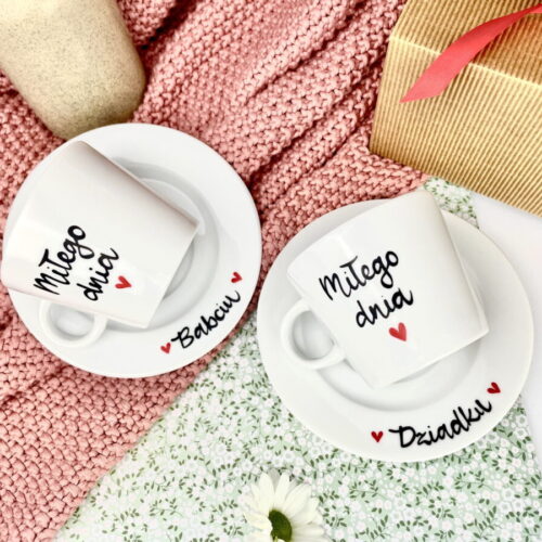 Zestaw filiżanek Miłego dnia Babciu i Dziadku – ręcznie zdobiona porcelana Kika Handmade