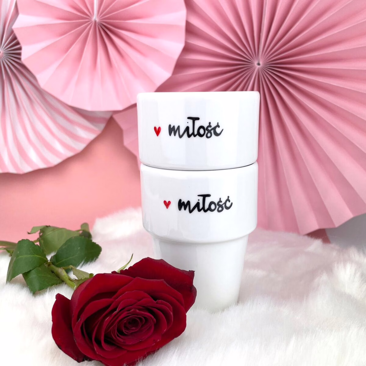 Zestaw kubków bez ucha Miłość – ręcznie zdobiona porcelana Kika Handmade