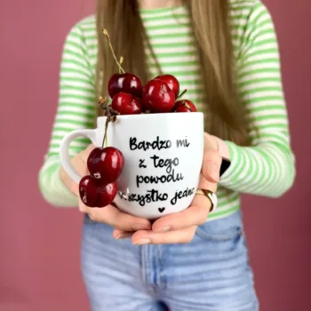 Kubek Bardzo mi z tego powodu wszystko jedno 300 ml – ręcznie zdobiona porcelana Kika Handmade