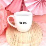 Kubek BO TAK. BO NIE. 300 ml – ręcznie zdobiona porcelana Kika Handmade