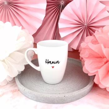 Kubek z imieniem 360 ml – ręcznie zdobiona porcelana Kika Handmade
