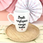 Kubek Bądź najlepszą wersją siebie – ręcznie zdobiona porcelana Kika Handmade