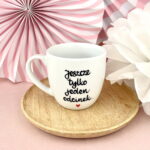 Kubek 300 ml – Jeszcze tylko jeden odcinek – ręcznie zdobiona porcelana Kika Handmade