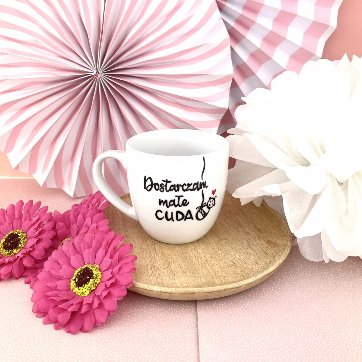 Kubek dla położnej Dostarczam małe cuda 300 ml – ręcznie zdobiona porcelana Kika Handmade Kubek dla położnej Dostarczam małe cuda 300 ml – ręcznie zdobiona porcelana Kika Handmade