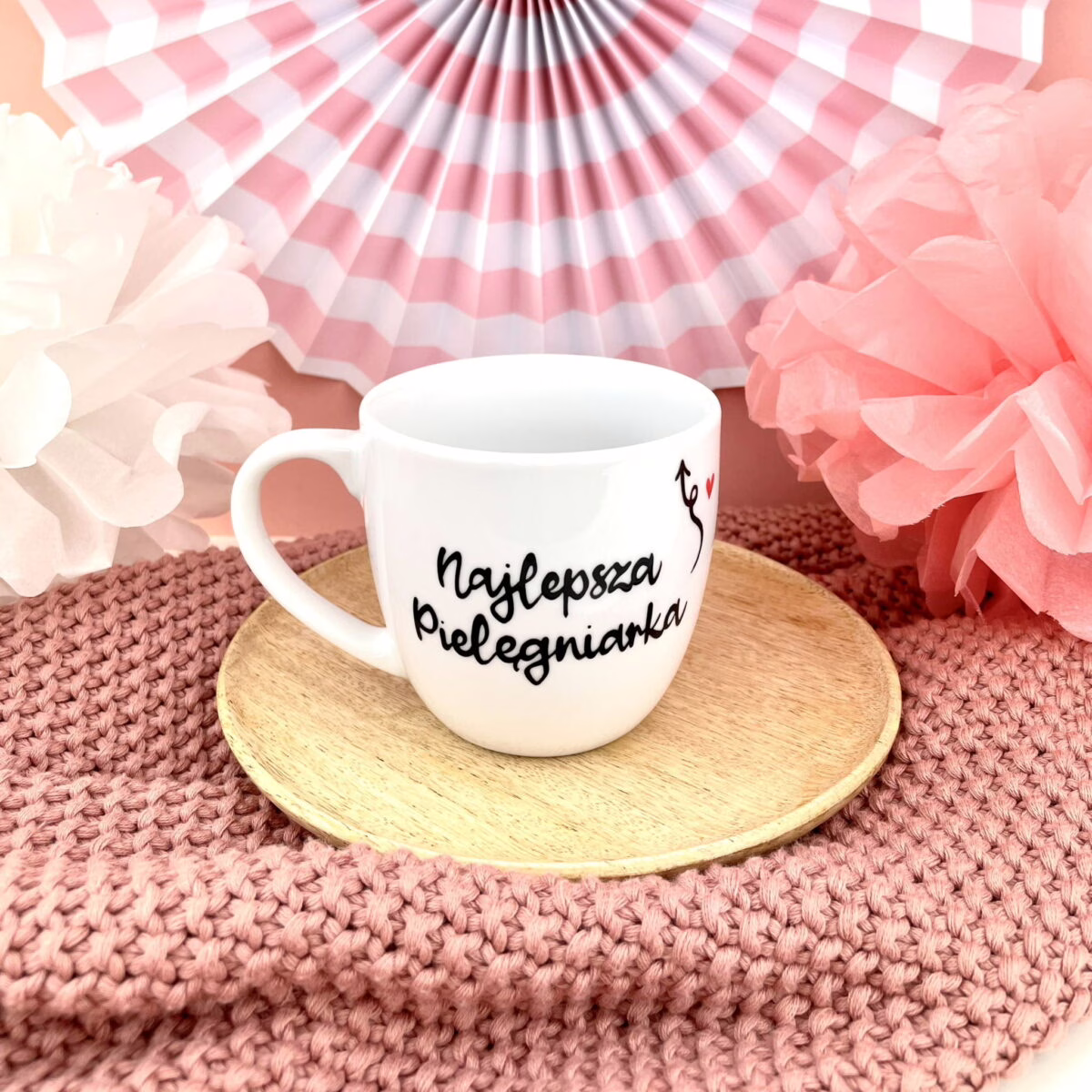 Kubek dla najlepszej pielęgniarki 300 ml – ręcznie zdobiona porcelana Kika Handmade Kubek dla najlepszej pielęgniarki 300 ml – ręcznie zdobiona porcelana Kika Handmade
