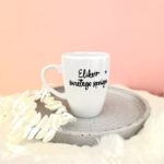 Kubek Eliksir świętego spokoju – ręcznie zdobiona porcelana Kika Handmade