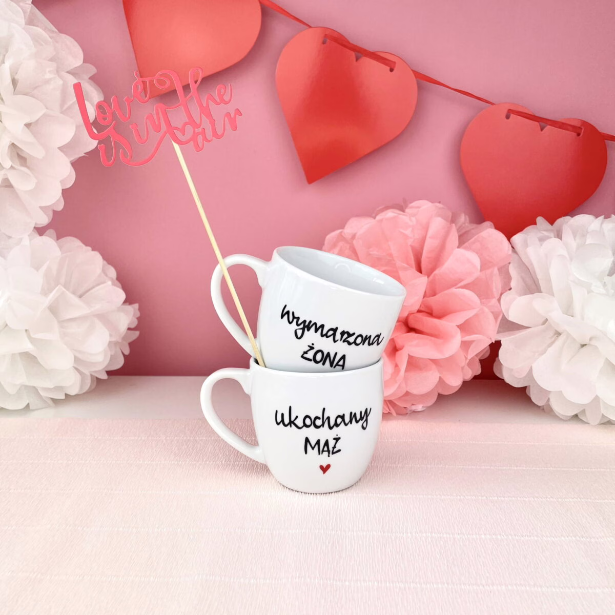 Zestaw kubków 300 ml – Wymarzona żona i ukochany mąż – ręcznie zdobiona porcelana Kika Handmade