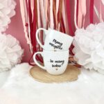 Zestaw kubków 300 ml – Mamy wszystko, bo mamy siebie – ręcznie zdobiona porcelana Kika Handmade