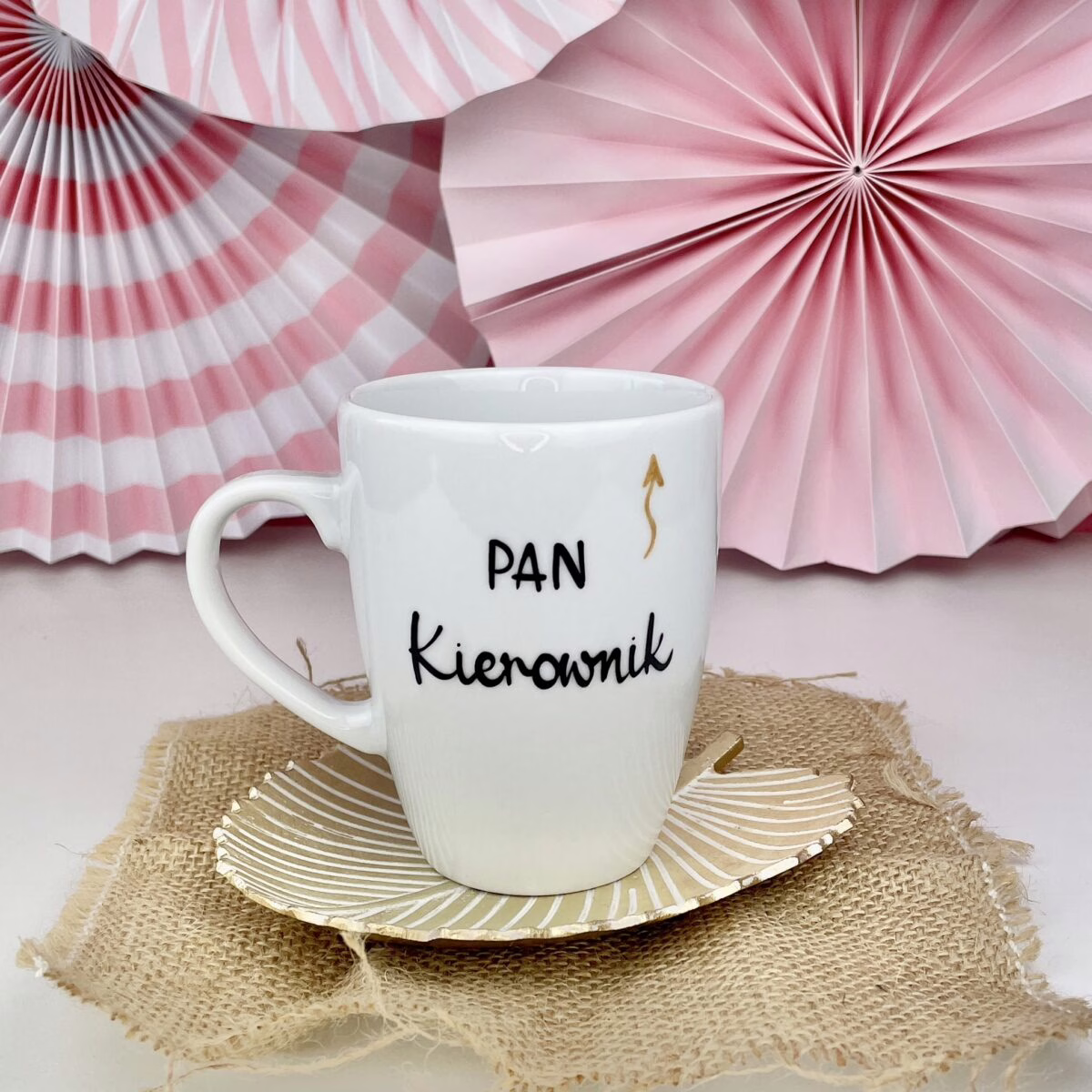 Kubek 360 ml – Pan Kierownik – ręcznie zdobiona porcelana Kika Handmade Kubek 360 ml – Pan Kierownik – ręcznie zdobiona porcelana Kika Handmade