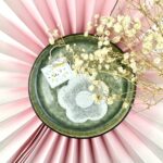 Herbata w kształcie kwiatka – ręcznie zdobiona porcelana Kika Handmade