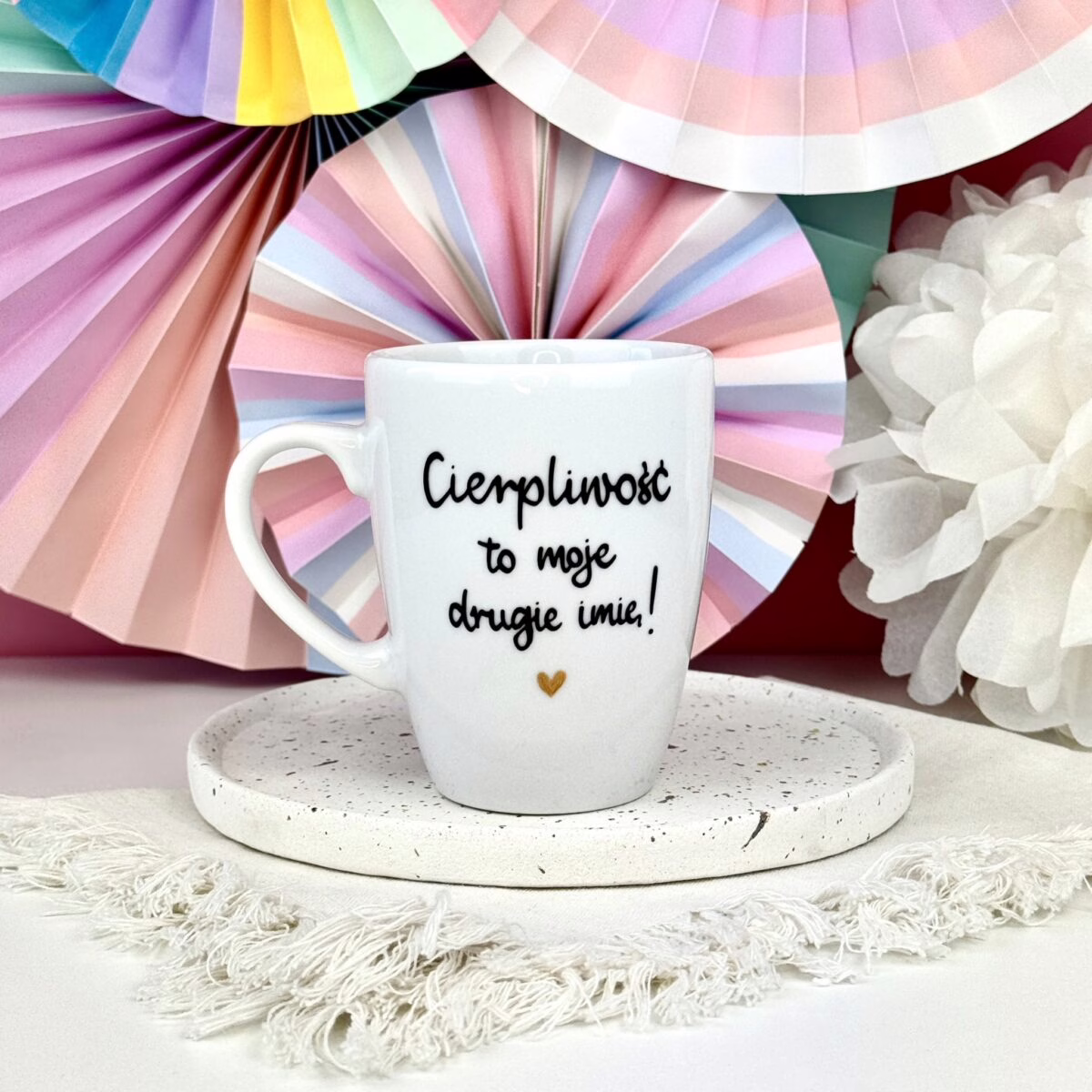 Kubek 360 ml – Cierpliwość to moje drugie imię – ręcznie zdobiona porcelana Kika Handmade Kubek 360 ml – Cierpliwość to moje drugie imię – ręcznie zdobiona porcelana Kika Handmade