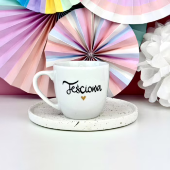 Kubek 300 ml – Teściowa – ręcznie zdobiona porcelana Kika Handmade