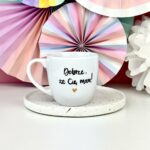 Kubek 300 ml – Dobrze, że cię mam – ręcznie zdobiona porcelana Kika Handmade