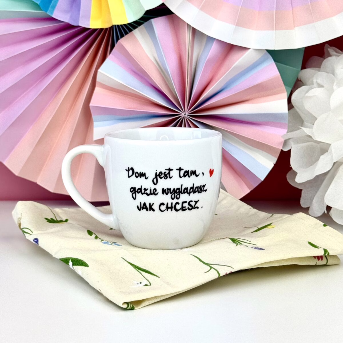 Kubek 300 ml – Dom jest tam gdzie wyglądasz jak chcesz – ręcznie zdobiona porcelana Kika Handmade Kubek 300 ml – Dom jest tam gdzie wyglądasz jak chcesz – ręcznie zdobiona porcelana Kika Handmade