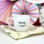Kubek Kawy i cukru! – 300 ml – ręcznie zdobiona porcelana Kika Handmade