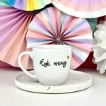 Kubek Łyk weny – 300 ml – ręcznie zdobiona porcelana Kika Handmade
