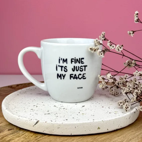Kubek I’m fine it’s just my face – 300 ml – ręcznie zdobiona porcelana Kika Handmade