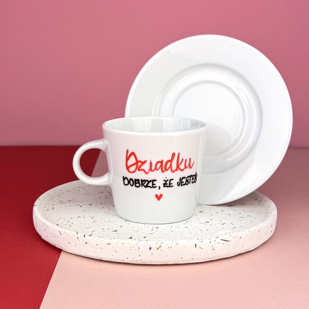 Zestaw filiżanek Babciu, Dziadku dobrze, że jesteś – ręcznie zdobiona porcelana Kika Handmade Zestaw filiżanek Babciu, Dziadku dobrze, że jesteś – ręcznie zdobiona porcelana Kika Handmade
