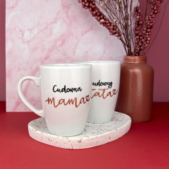 Kubek dla Cudownej Mamy 360 ml – ręcznie zdobiona porcelana Kika Handmade Kubek dla Cudownej Mamy 360 ml – ręcznie zdobiona porcelana Kika Handmade