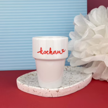 Kubek bez ucha z napisem Kocham 200 ml – ręcznie zdobiona porcelana Kika Handmade