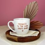 Kubek Przyjaźń to tak samo zryte banie 300 ml – ręcznie zdobiona porcelana Kika Handmade
