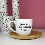 Kubek Sorry if I look interested. I’m not. 300 ml – ręcznie zdobiona porcelana Kika Handmade