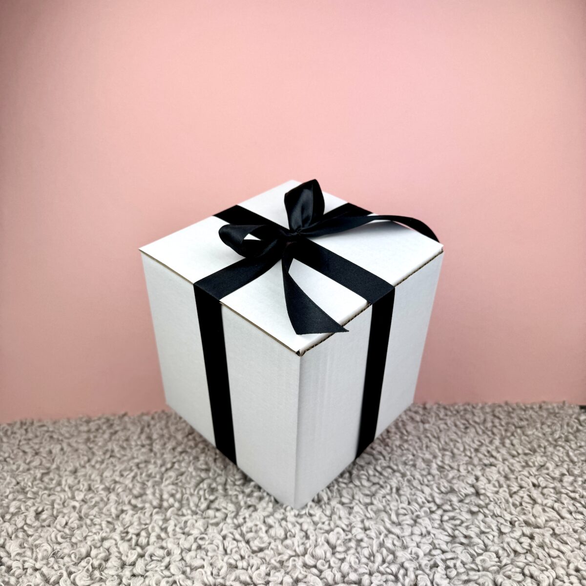 Pakowanie na prezent ( na 1 produkt z naszej oferty, oprócz kubka 1L) – ręcznie zdobiona porcelana Kika Handmade