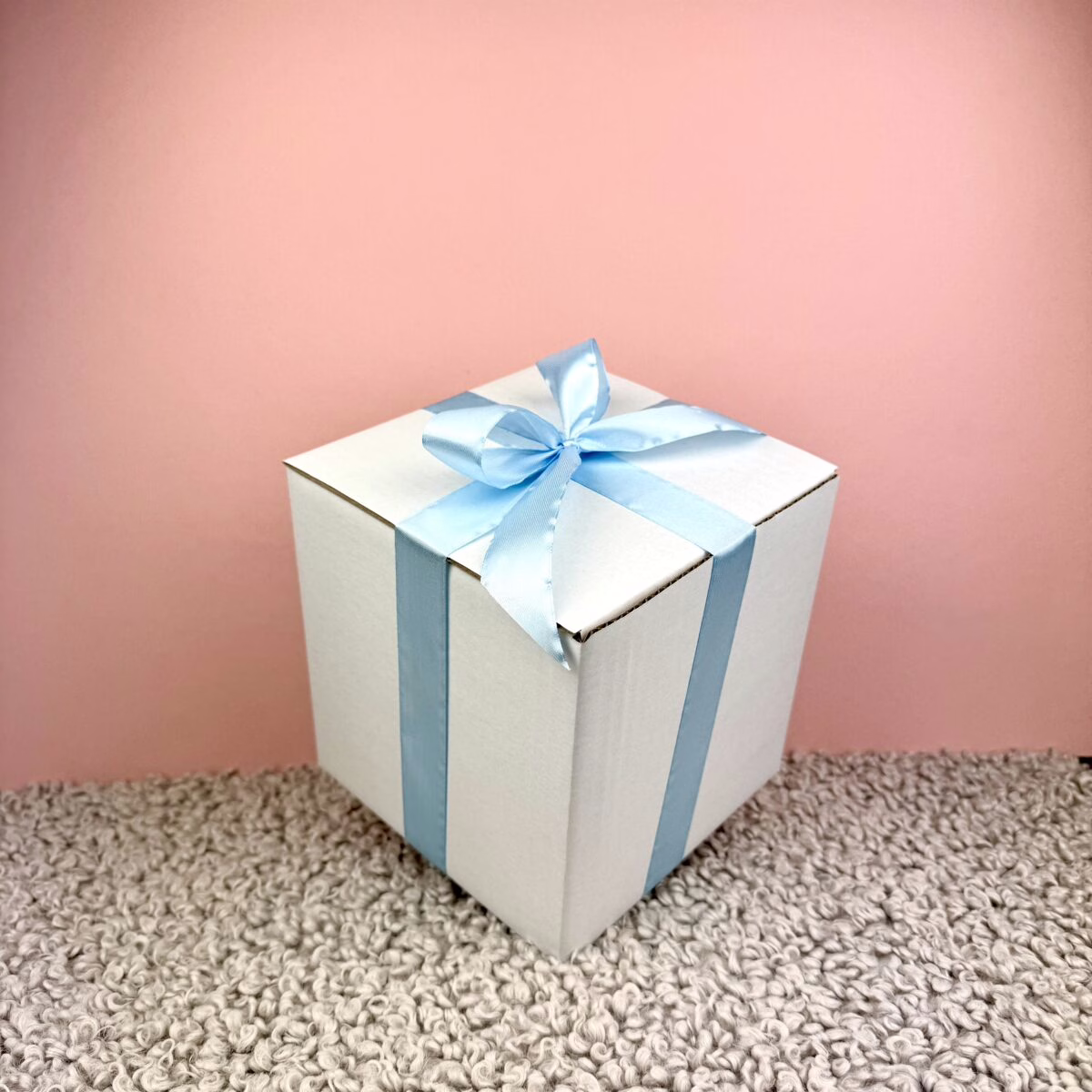 Pakowanie na prezent ( na 1 produkt z naszej oferty, oprócz kubka 1L) – ręcznie zdobiona porcelana Kika Handmade