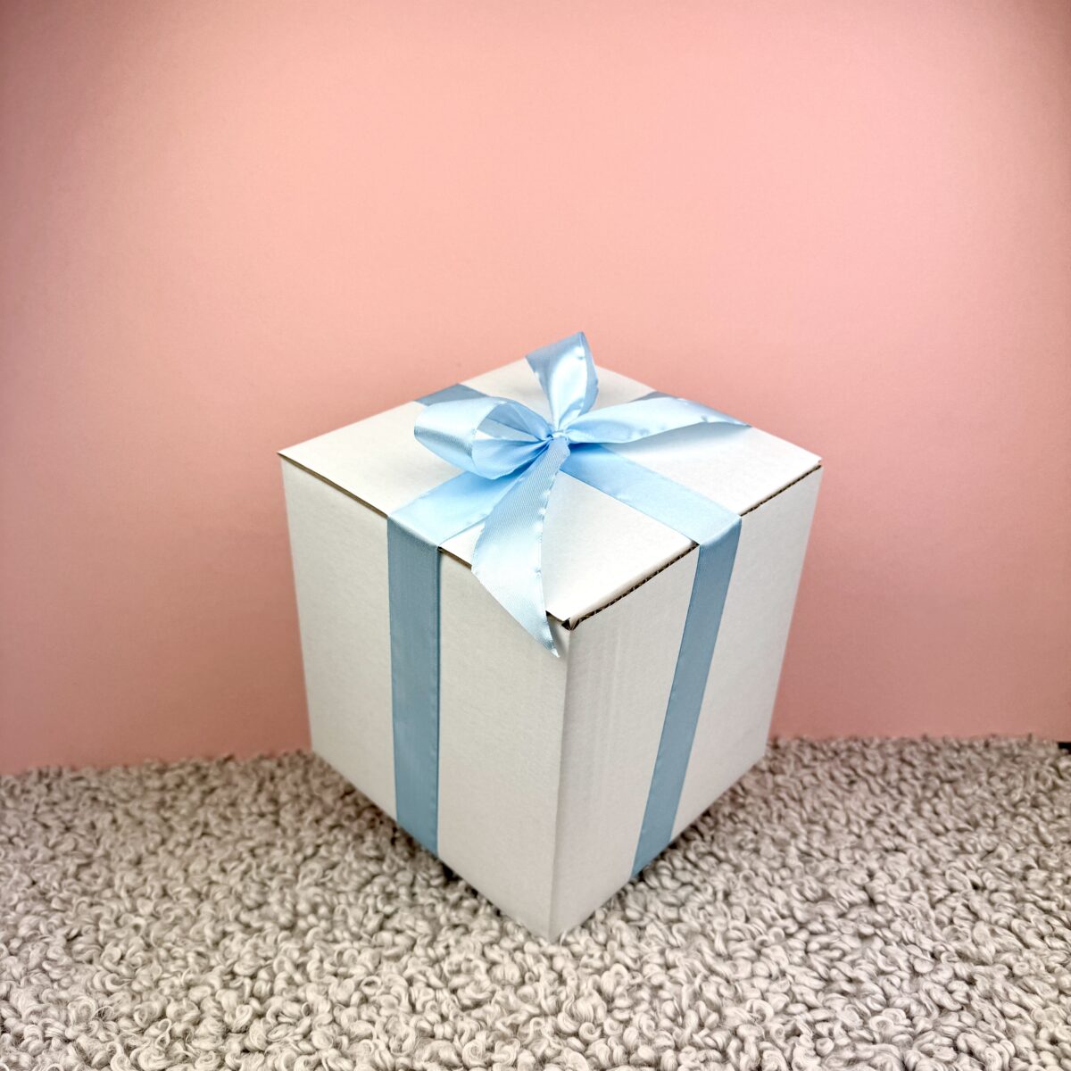 Pakowanie na prezent ( na 1 produkt z naszej oferty, oprócz kubka 1L) – ręcznie zdobiona porcelana Kika Handmade