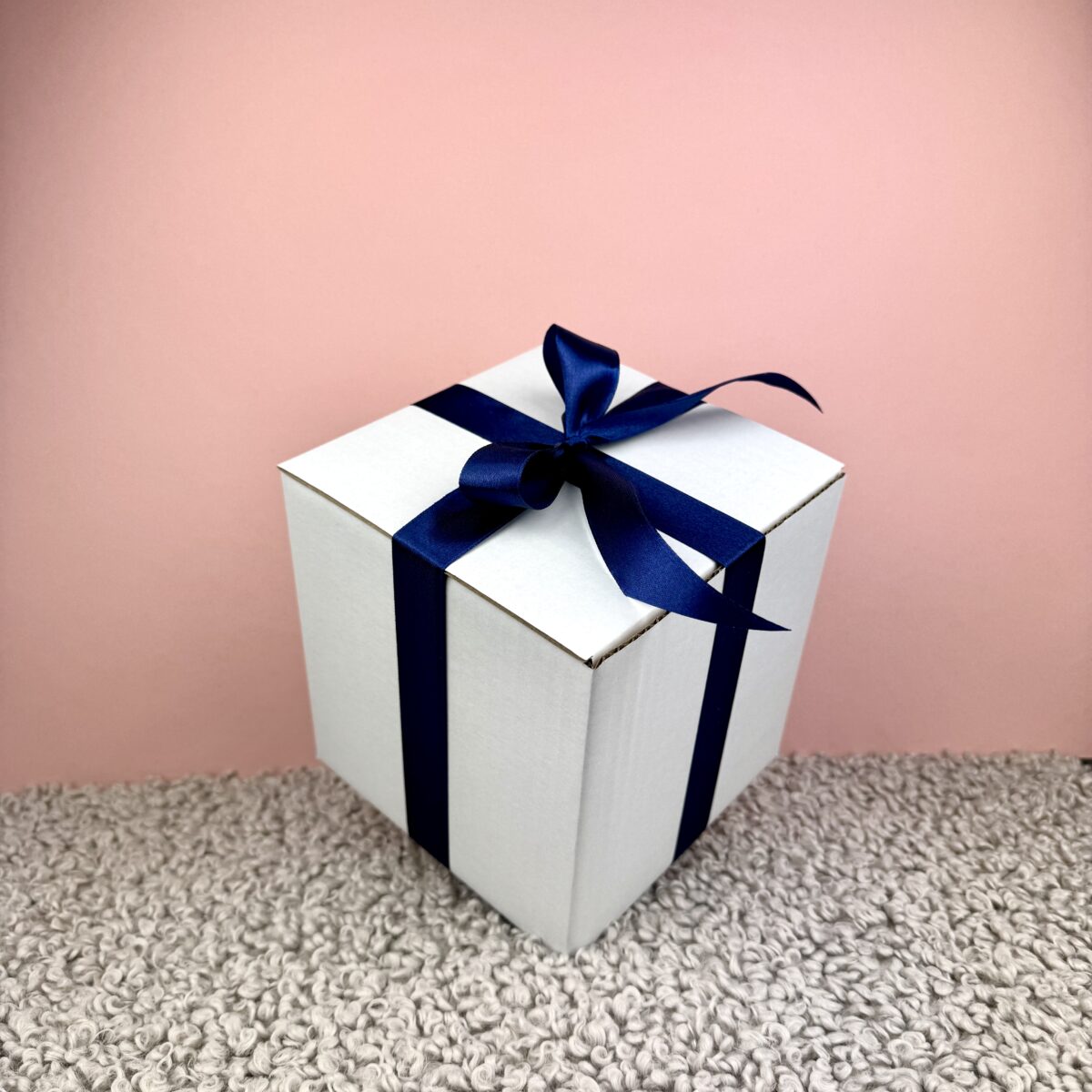 Pakowanie na prezent ( na 1 produkt z naszej oferty, oprócz kubka 1L) – ręcznie zdobiona porcelana Kika Handmade