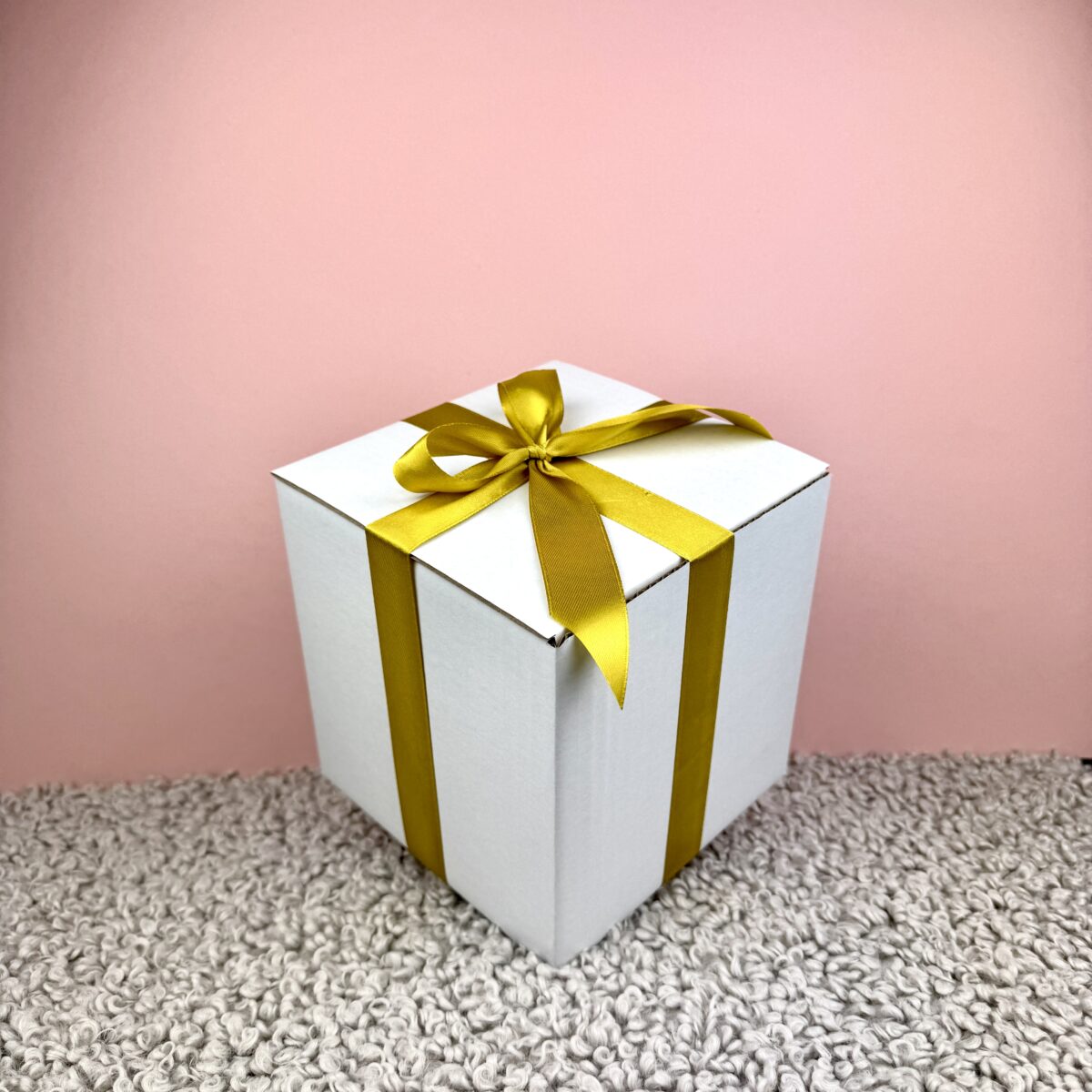 Pakowanie na prezent ( na 1 produkt z naszej oferty, oprócz kubka 1L) – ręcznie zdobiona porcelana Kika Handmade