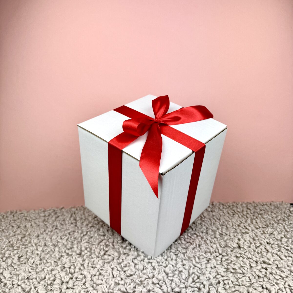 Pakowanie na prezent ( na 1 produkt z naszej oferty, oprócz kubka 1L) – ręcznie zdobiona porcelana Kika Handmade