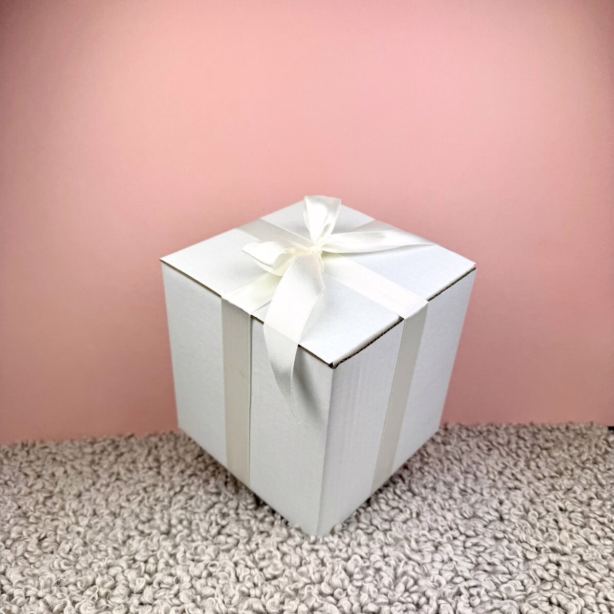 Pakowanie na prezent ( na 1 produkt z naszej oferty, oprócz kubka 1L) – ręcznie zdobiona porcelana Kika Handmade