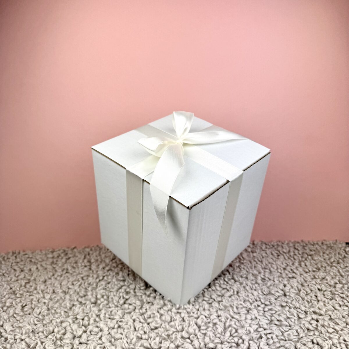 Pakowanie na prezent ( na 1 produkt z naszej oferty, oprócz kubka 1L) – ręcznie zdobiona porcelana Kika Handmade