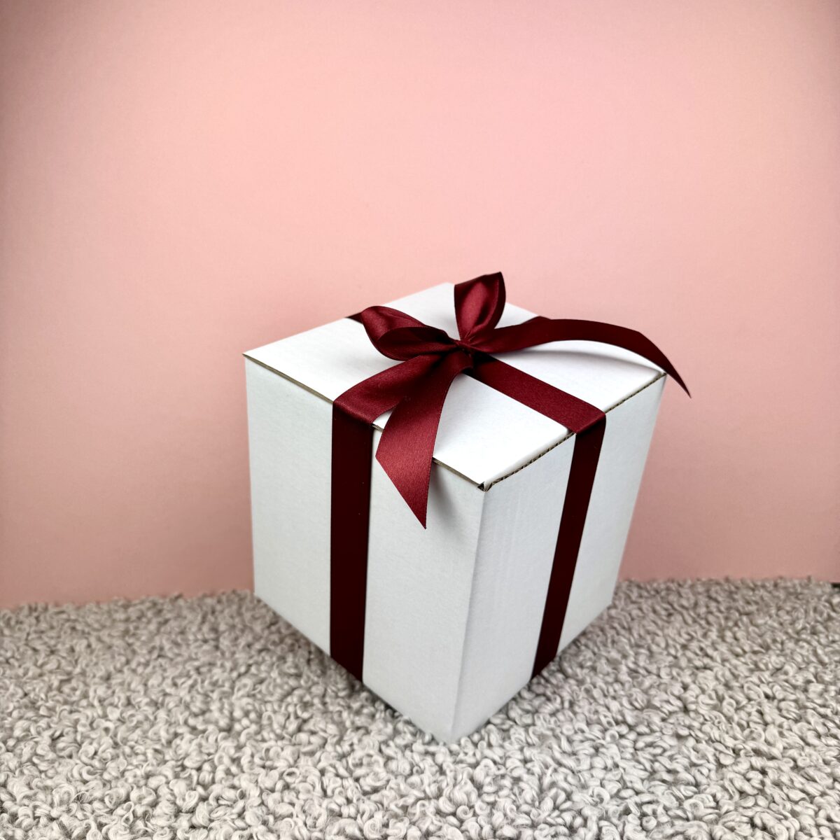 Pakowanie na prezent ( na 1 produkt z naszej oferty, oprócz kubka 1L) – ręcznie zdobiona porcelana Kika Handmade