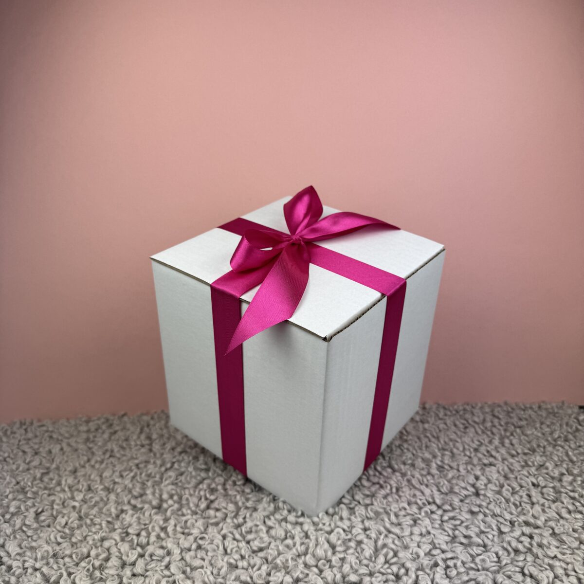 Pakowanie na prezent ( na 1 produkt z naszej oferty, oprócz kubka 1L) – ręcznie zdobiona porcelana Kika Handmade